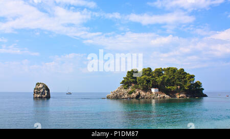 Ionische Meer Landschaft in Parga mit Panagia Islet Stockfoto