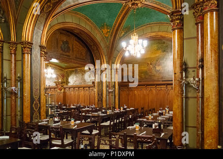 Caru' cu bere Bier - Restaurant in der Innenstadt von Bukarest, Rumänien. Stockfoto