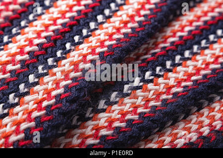 Gestrickte mehrfarbige Muster Winter warmer Schal oder Pullover Stockfoto