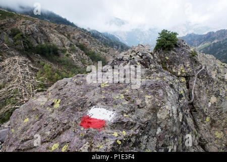 Markierung auf einem Felsen Stockfoto