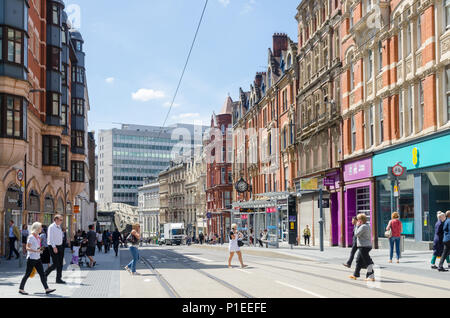 Midland Metro Straßenbahn entlang Corporation Straße im Zentrum von Birmingham Stockfoto