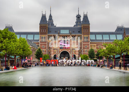 Das Rijksmuseum mit den Worten ich Amsterdam Stockfoto