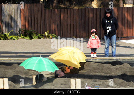 Eine einzigartige Sandbad an Kamegawa Onsen durch den Ozean in Beppu. Stockfoto