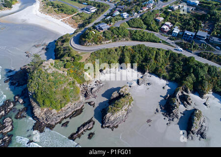 Big Rock Ecke, Brighton, Dunedin, Südinsel, Neuseeland - drone Antenne Stockfoto