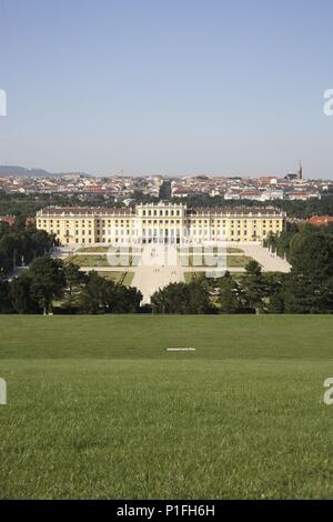 . Wien/Wien; Schloss Schönbrunn: Vista desde la parte Alta de Los Jardines al Palacio imperial y Ciudad. Stockfoto