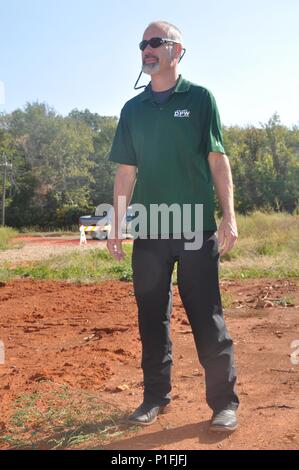 Barry Hodges, ein chemischer Ingenieur an der US-Armee Korps der Ingenieure in der Savanne, ist ein Projekt führen zur Reinigung kontaminierten Flächen an der Redstone Arsenal in Huntsville, Alabama. Hodges und ein Team von Wissenschaftlern und Ingenieuren mit elektrischen Widerstand Heizung sind, eine Umweltsanierung Methode, 385 Altlasten auf dem Arsenal zu behandeln. Stockfoto