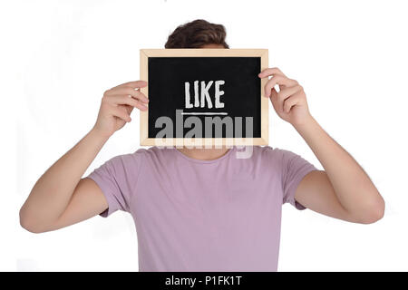 Portrait von gutaussehenden jungen Mann mit einer Schiefertafel mit' wie 'Text. Soziale Netzwerke Konzept. Isoliert weißer Hintergrund Stockfoto