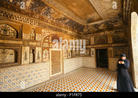 Tomb of Itimad-Ud-Daulah in Agra, Uttar Pradesh, Indien. Dieses Grab wird oft als Entwurf des Taj Mahal angesehen. Stockfoto