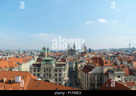 Einen herrlichen Ausblick über die Dächer von Prag von der Oberseite des Klementinum Turm in der Altstadt, Prag, Tschechische Republik Stockfoto