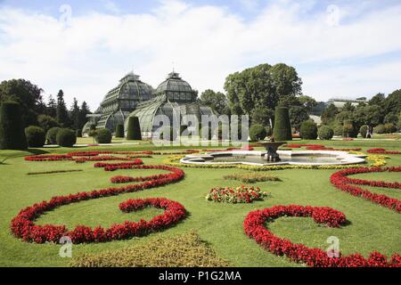 . Wien/Wien; Schloss Schönbrunn: Jardines/Parterres y la'Palmenhaus '/Invernadero o Casa de las Palmas. Stockfoto