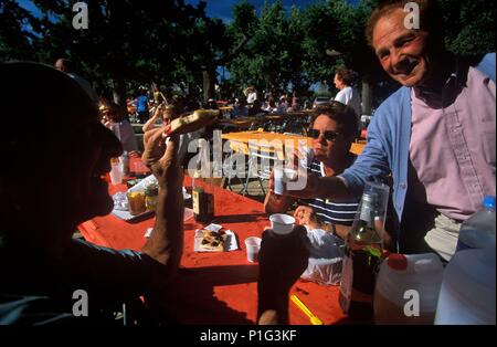 Spanien - Katalonien - Ribera d'Ebre (Kreis) - TARRAGONA. Dinar beliebte Festa de la Cirera Miravet, Ribera d'Ebre, Tarragona. Stockfoto