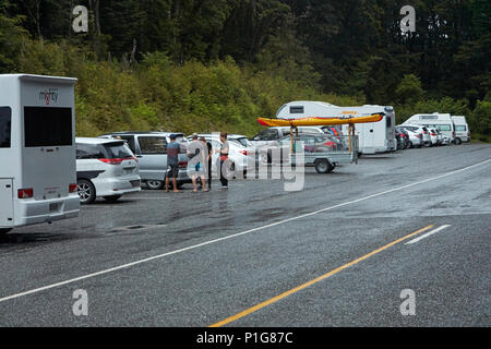 Überfüllten Parkplatz für Blue Pools, Mount Aspiring National Park, den Haast Pass, in der Nähe der Makarora, Otago, Südinsel, Neuseeland Stockfoto