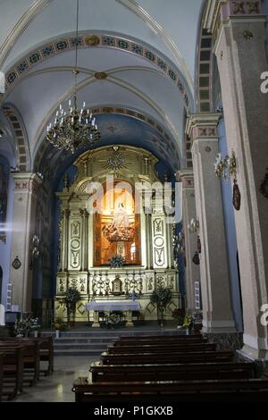 Spanien - El Altiplano (Kreis) - MURCIA. Yecla; Interior del Santuario del Castillo con Imágen de la Virgen en el centro del Altar Mayor. Stockfoto