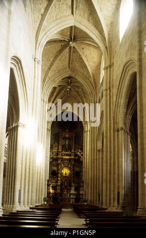 Spanien - LA RIOJA Rioja Alta (Bezirk). Nájera; Iglesia gótica del Monasterio de Santa María La Real; Mittelschiff. Stockfoto