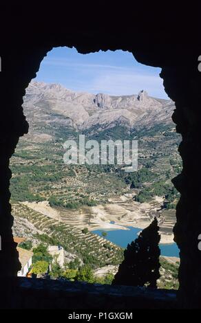 Spanien - Valencia autonome Region - Marina Baixa (Kreis) - Alicante. Guadalest, pantano desde el Castillo. Stockfoto