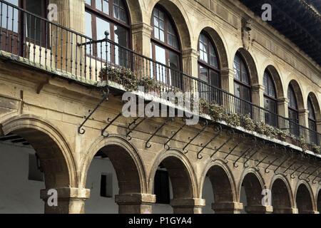 Spanien - Tierra Estella (Kreis) - NAVARRA. Viana; Plaza del Coso; "Balcón de Toros". Stockfoto