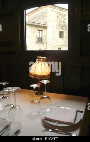 Ajo; Restaurante/Posada La Casona de la Peña" las mejores de Mesa y Torreón renacentista. Stockfoto