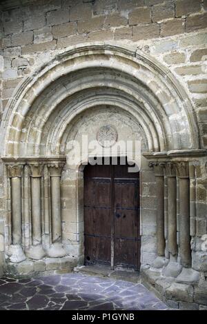 Spanien - Pamplona (Kreis) - NAVARRA. Zariquiegui; portada románica (siglo XII) de Iglesia de San Andrés. Stockfoto