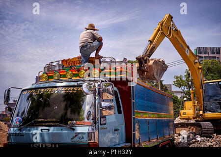 Baggerlader Bagger laden Fahrzeug auf einer Thailand Baustelle Stockfoto