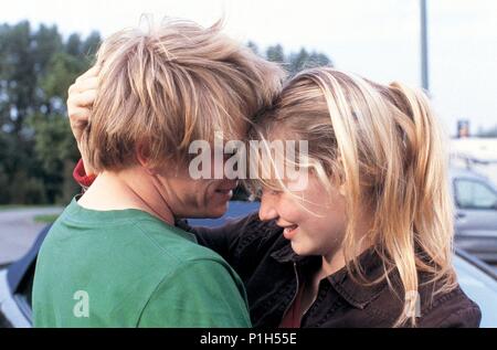 Original Film Titel: L'Enfant. Englischer Titel: Kind, DER. Regisseur: Luc Dardenne; JEAN-PIERRE DARDENNE. Jahr: 2005. Stars: JEREMIE RENIER; DEBORAH FRANÇOIS. Credit: LES FILMS DU FLEUVE/Canal+/RTBF/CNC/WALLIMAGE/Album Stockfoto