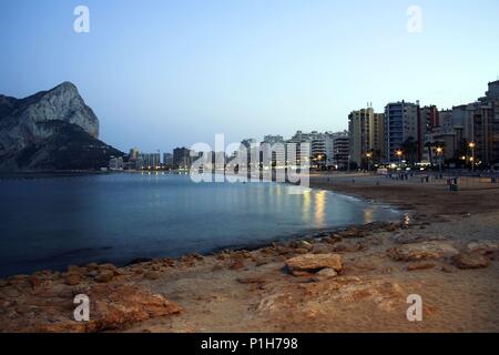 Spanien - Valencia autonome Region - Marina Alta (Bezirk) - Alicante. Calpe/Calp; Playa de Levante o de la Fosa y Penon de Ifach. Stockfoto