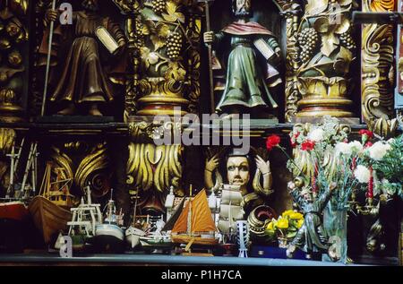 Spanien - Galicien - Rías Altas - A CORUÑA. San Andrés de Teixidó; Iglesia; las mejores del altar y ofrendas (Rías Altas); centro de ofrendas de Pescadores y Marinos. Stockfoto