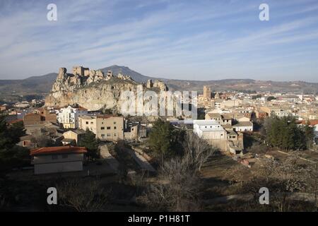 Spanien - Valencia autonome Region - Valle de Ayora (Kreis) - Valencia. Ayora; Vista con Castillo mittelalterliche. Stockfoto