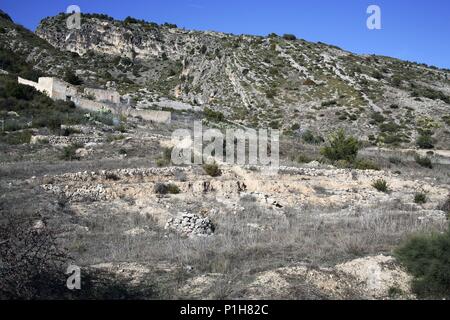 Spanien - Valencia autonome Region - La Costera (Kreis) - Valencia. Zweigleisiger Ausbau/Moixent; necrópolis Ibérica de'Corrar de Saus'. Stockfoto