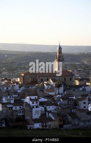 Spanien - Valencia autonome Region - La Costera (Kreis) - Valencia. Enguera; Vista del Pueblo con Iglesia de San Miguel. Stockfoto