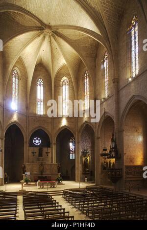 Spanien - Katalonien - Conca de Barberá (Bezirk) - TARRAGONA. Montblanc; Esglesia Arxiprestal/Iglesia Arciprestal de Santa María; Innenraum Hauptschiff gótica. Stockfoto