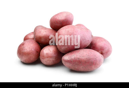 Stapel der rote Kartoffeln auf weißem Hintergrund Stockfoto