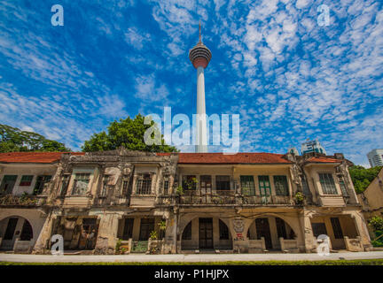 Kuala Lumpur, Malaysia - eine gemütliche Hauptstadt bietet viele interessante Sehenswürdigkeiten und eine einzigartige Schmelztiegel der alten Strukturen und moderne Gebäude Stockfoto