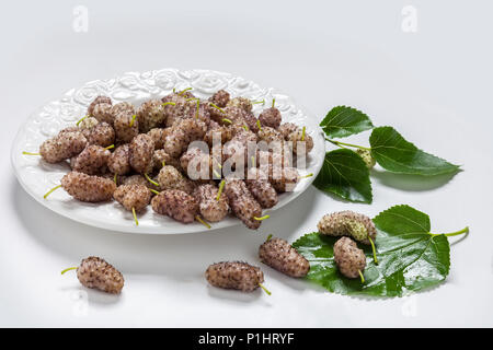 Platte von Mulberry Früchte Stockfoto