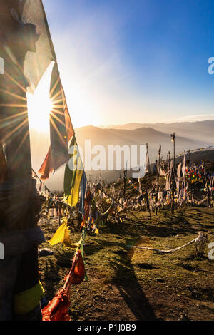 Erleben Sonnenaufgang auf 4000 Metern der höchste Pass von Bhutan, Chele La Stockfoto