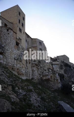 Spanien - Katalonien - Terra Alta (Bezirk) - TARRAGONA. Pinell de Brai; casas' caigudes 'o' colgadas'. Stockfoto