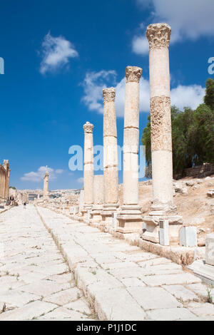 Die Cardo Maximus (Colonnaded Straße). Römische Antike Stadt Geraza. Jerash Jordanien. Stockfoto