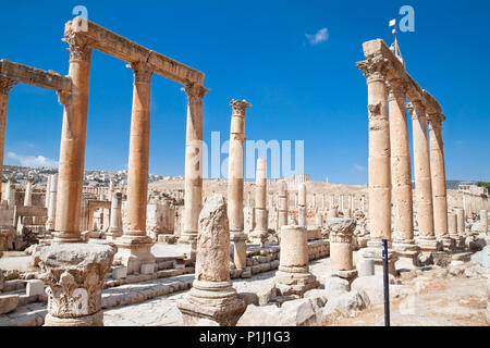 Die Cardo Maximus (Colonnaded Straße). Römische Antike Stadt Geraza. Jerash Jordanien. Stockfoto