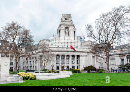 10 Trinity Square Gebäude im Beaux-Arts-Stil in Architektur jetzt das Four Seasons Hotel, am Trinity Square Gardens, London, England Stockfoto