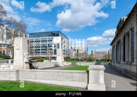 Der Tower Hill Memorial, ein paar Commonwealth Kriegsgräber Kommission Gedenkstätten in Trinity Square, Tower Hill, London, England Stockfoto