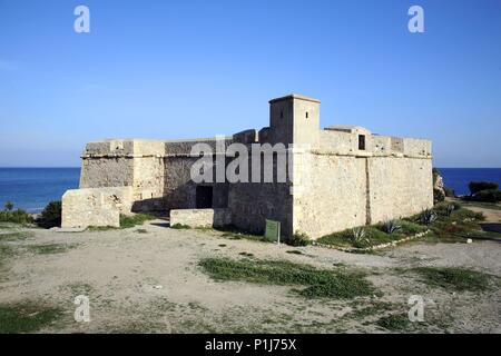 Spanien - Katalonien - Baix Ebre (Kreis) - TARRAGONA. L'Ametlla de Mar; Torre-Fortalesa de Sant Jordi d'Alfama/Torre - Fortaleza ein pié de Costa. Stockfoto