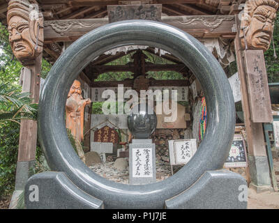 Schrein, Ishiteji Temple 51, Shikoku 88 Tempel Wallfahrt, Matsuyama, Ehime, Japan Stockfoto