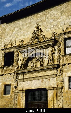 Penarenda de Duero, Plaza Mayor; fachada renacentista del Palacio de los Avellaneda/Zúñiga. Stockfoto