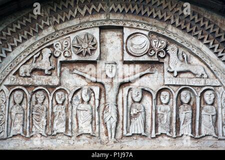 Spanien - Katalonien - Priorat (Bezirk) - TARRAGONA. Siurana de Prades; románica tímpano de la Iglesia de Santa María (siglos XII-XIII). Stockfoto