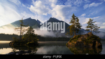 Hochkalter massiv und Hintersee im Morgenlicht, Hintersee, Berchtesgaden, Bayern, Deutschland Stockfoto