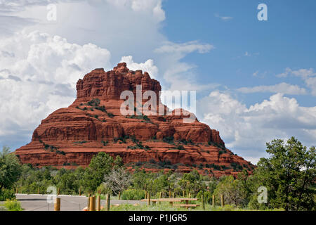 Bell Rock - Sturm über Red Rock Country Sedona, Arizona, USA bilden Stockfoto