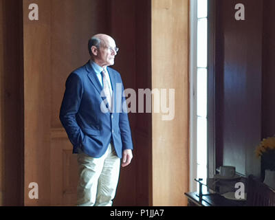 Professor Rafael Bengoa, in Stormont in Belfast, nach seinem NHS überholung Empfehlung, wie chronische Krankheiten könnte das Gesundheitssystem in Nordirland mit Blick auf das Äquivalent eines Winter Grippe Krise ganzjährig verlassen. Stockfoto