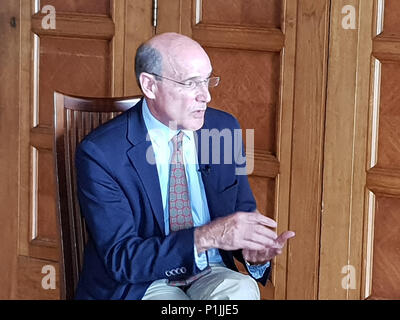 Professor Rafael Bengoa, in Stormont in Belfast, nach seinem NHS überholung Empfehlung, wie chronische Krankheiten könnte das Gesundheitssystem in Nordirland mit Blick auf das Äquivalent eines Winter Grippe Krise ganzjährig verlassen. Stockfoto