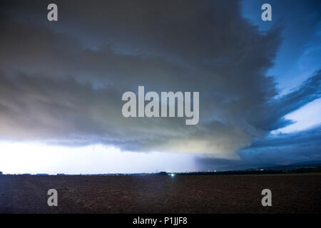 Riesige Aufwind Basis eines HP superzelle über Frankfurt am Main, von Nieder-Eschbach, Hessen, Deutschland Stockfoto