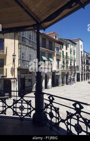 Aranda de Duero; Plaza Mayor porticada desde Kiosko musikalische (Capital de la comarca Ribera del Duero). Stockfoto