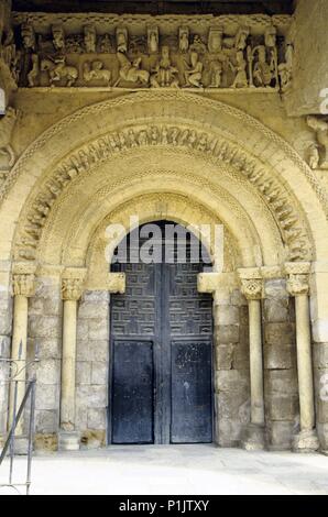 Carrión de los Condes, Kirche Santa María, (s. XIII) romanische portic/Fassade; (Sant James Pilgerweg nach Santiago). Stockfoto